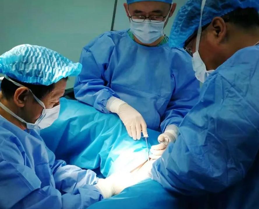 女性到了夜晚放屁多怎么回事,女性到了夜晚放屁多响怎么回事