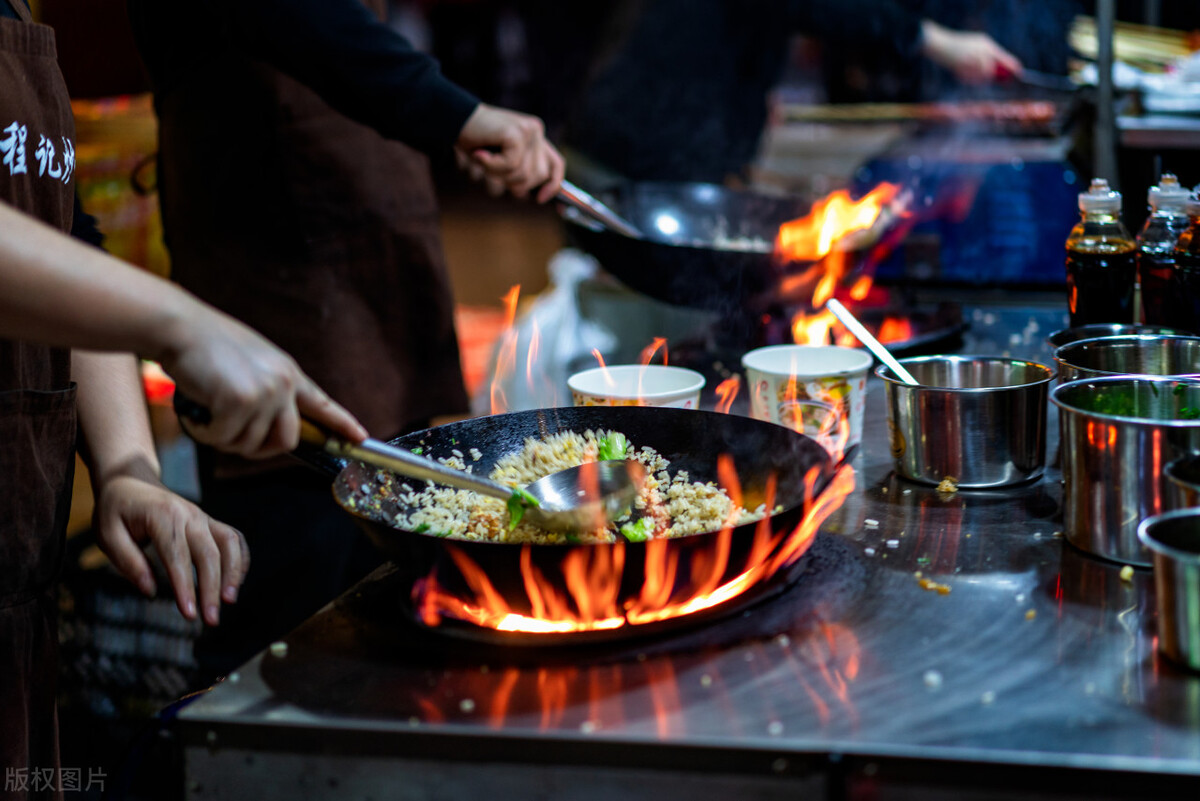 中国铁锅在国外有多受欢迎,中国各种铁锅