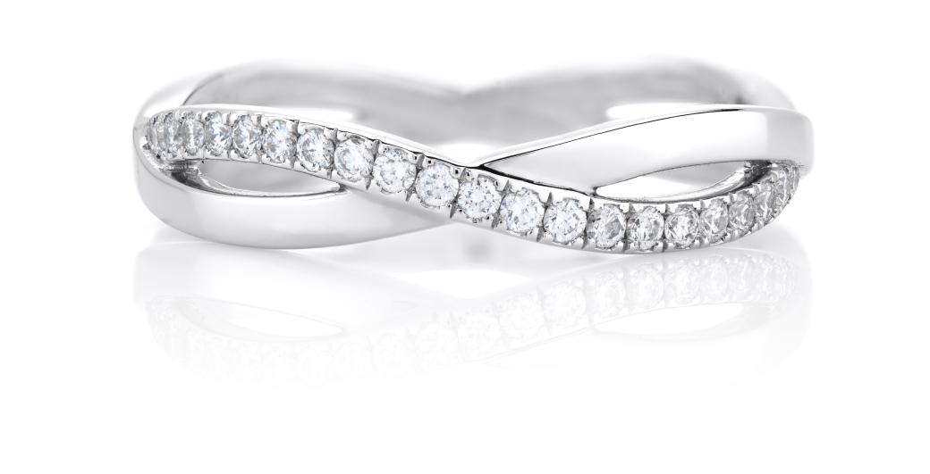 何超莲婚礼礼服珠宝,何超莲收藏的珠宝