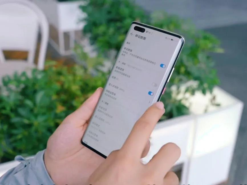 懂行的人建议买荣耀还是ov,买荣耀还是买vivo