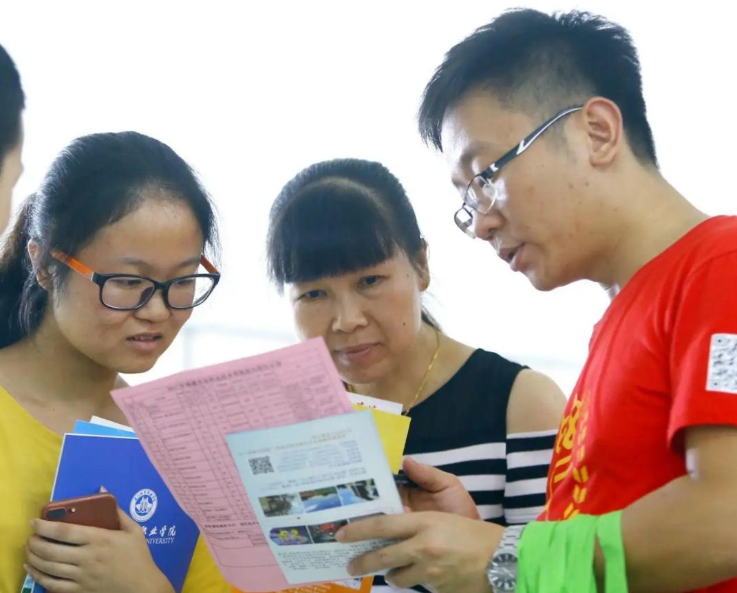 专科院校就业率极高的三大专业,公办本科的专科学校王牌专业