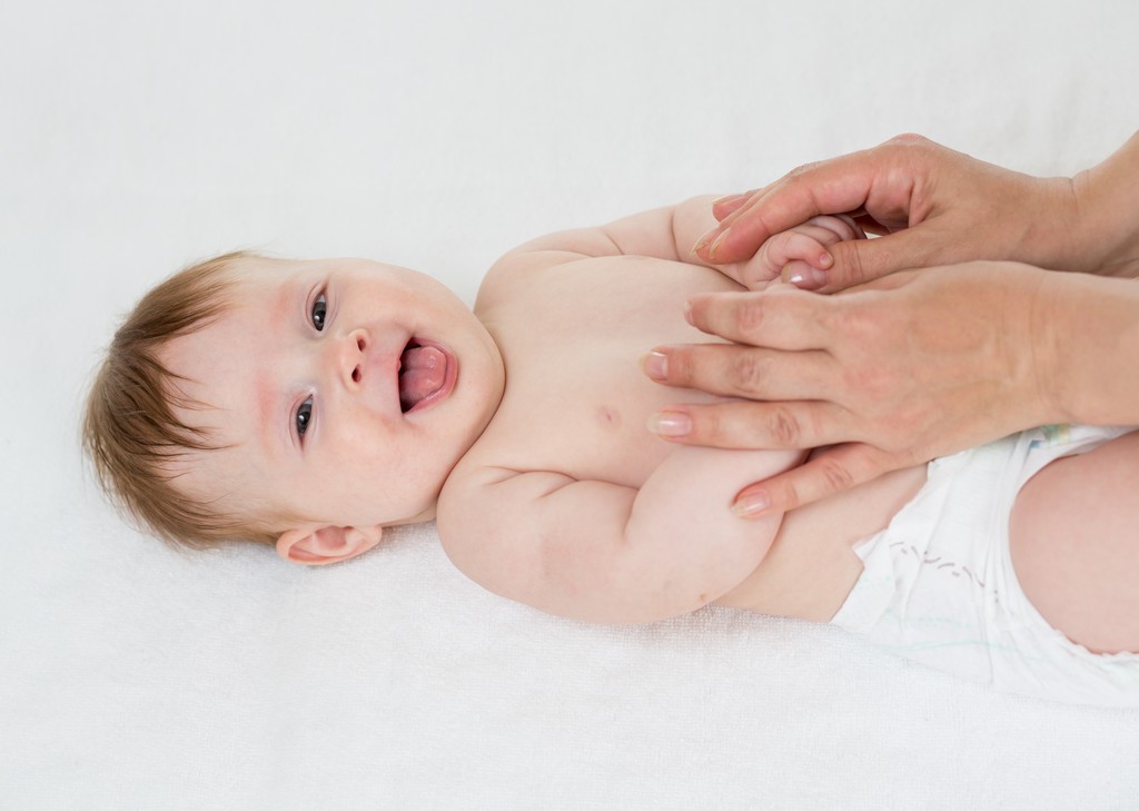 宝宝抬头练完怎样翻过来,宝宝抬头训练头偏向一边怎么纠正