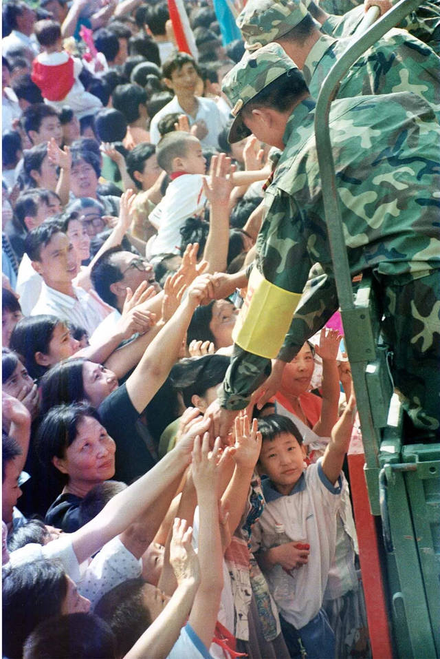 98抗洪荆州大堤有没有决口,98年长江抗洪牺牲了多少官兵