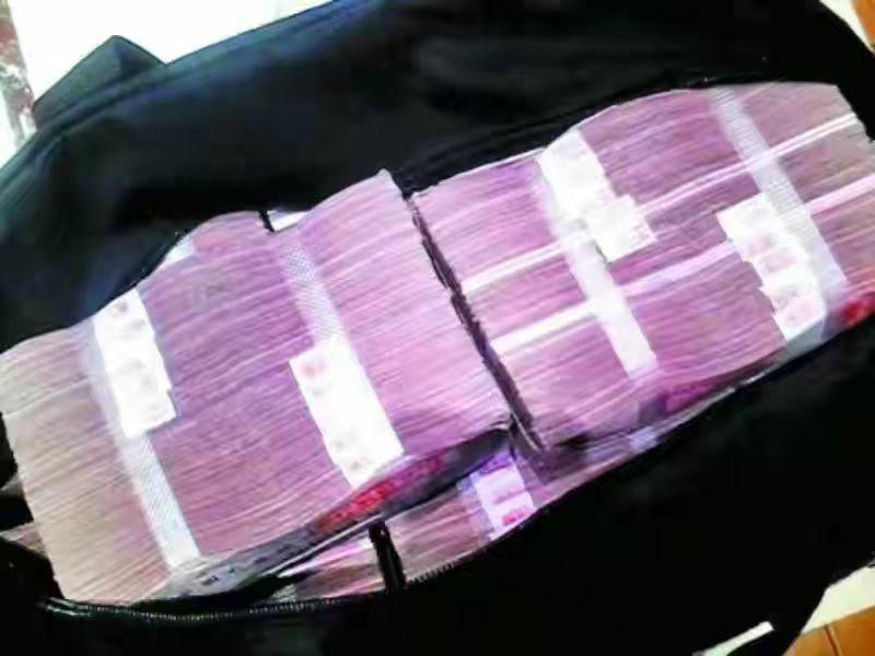 养父扛煤气罐培养女博士的原视频,养父扛煤气罐供成博士