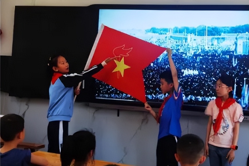 你好红领巾争做新时代好少年,我爱红领巾我要加入少先队