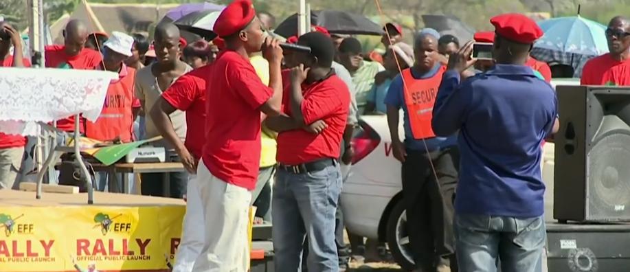 南非白人被黑人歧视,白人住贫民窟找不到工作,吃饭都靠黑人救济