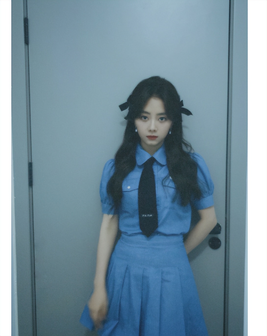 谭松韵穿西装变身酷girl超养眼,谭松韵西装革履花领带