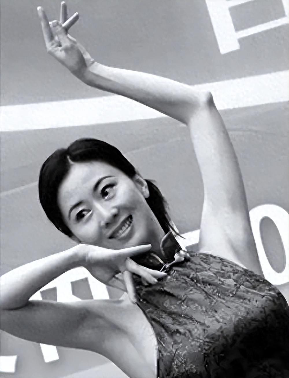 中国第一“裸模”汤加丽：走红后丈夫提出离婚，父亲骂她丢脸！