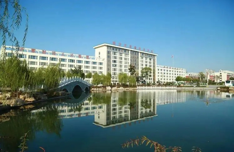 理想市值一夜暴涨500亿是真的吗,理想透露账面现金高达700多亿