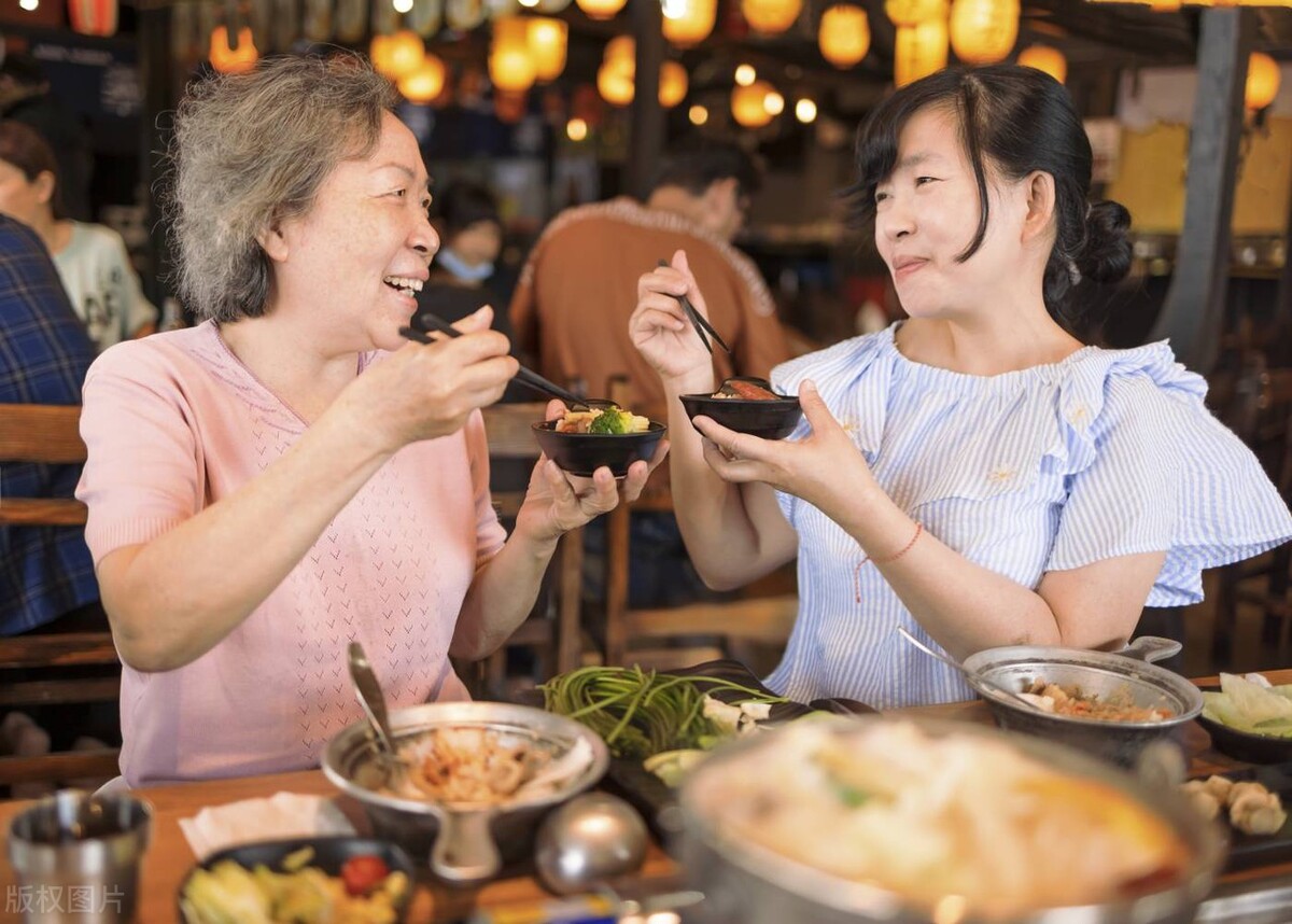 故事：千里之外的女儿，手上莫名的伤痕，让她看出了端倪