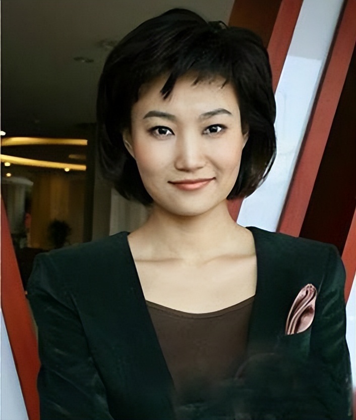 新闻联播主持人李梓萌真实头发,新闻联播主播李梓萌讲东北话