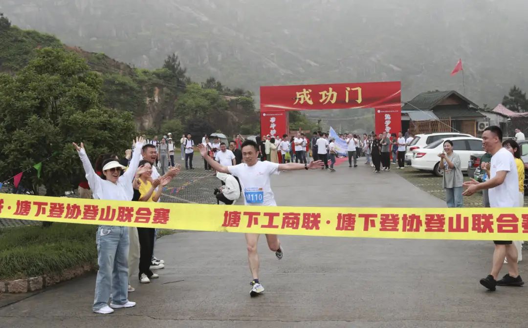 展演活动开场活跃气氛,积极参加文化展演