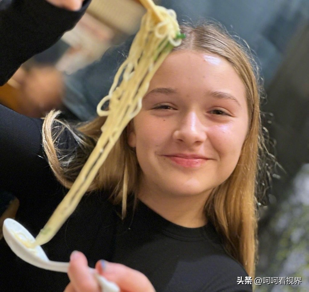 贝克汉姆笑得比结婚还开心,贝克汉姆笑起来