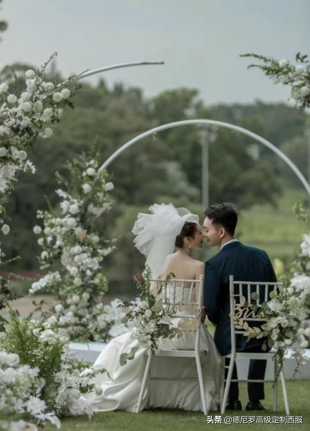 拍婚纱照的时候给你推荐西装,拍婚纱照送的定制西服套路