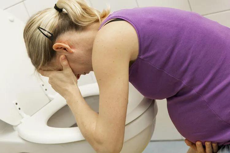 孕期呕吐反应一般要持续多久,孕期呕吐是什么原因导致的