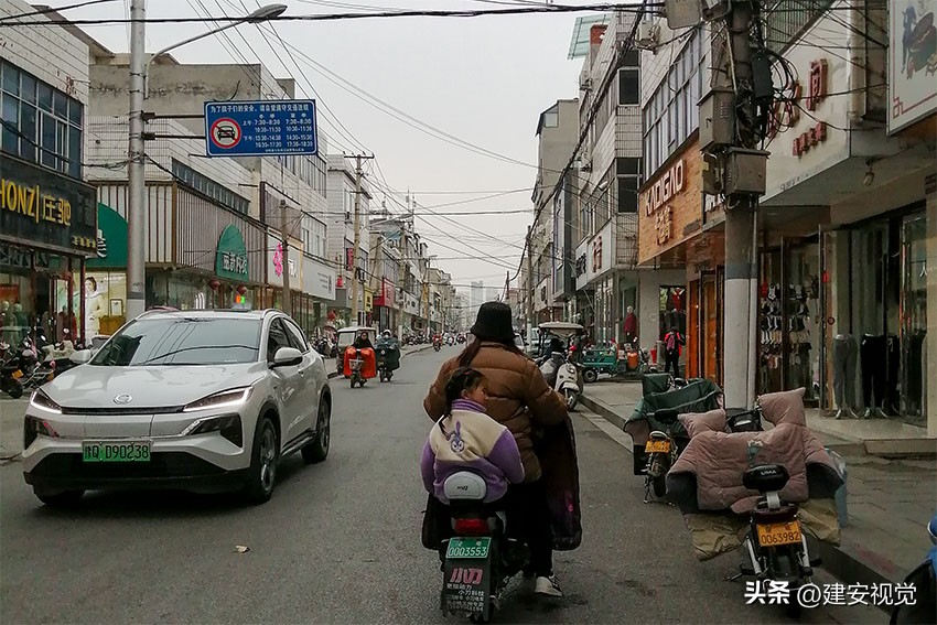 我第一次打工挣钱的经历，在打井队干活，20天挣了25元钱