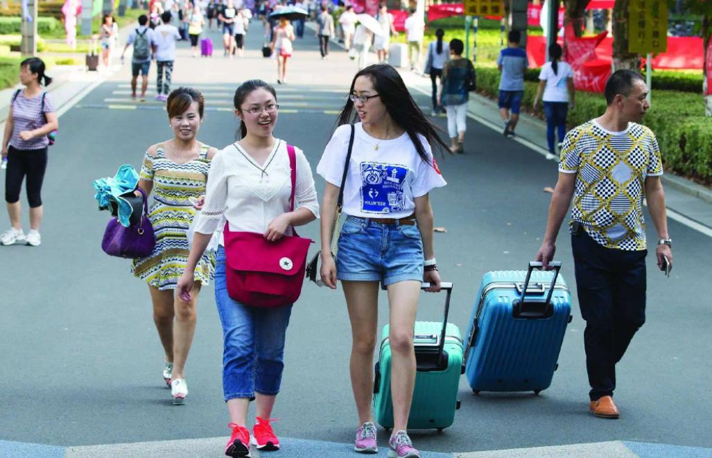 “卧铺一样的大学宿舍”,硬着头皮选了中铺,都是学习不好惹的祸