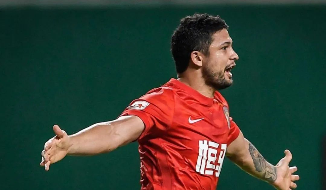 艾克森亚冠表现,艾克森登顶中超历史射手王