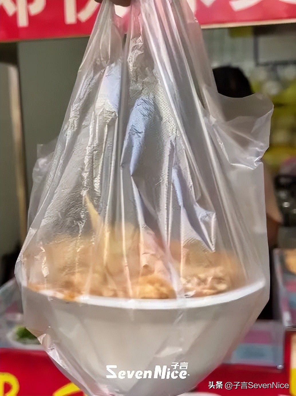 南昌一家超小店铺的臭豆腐,南昌中山路臭豆腐