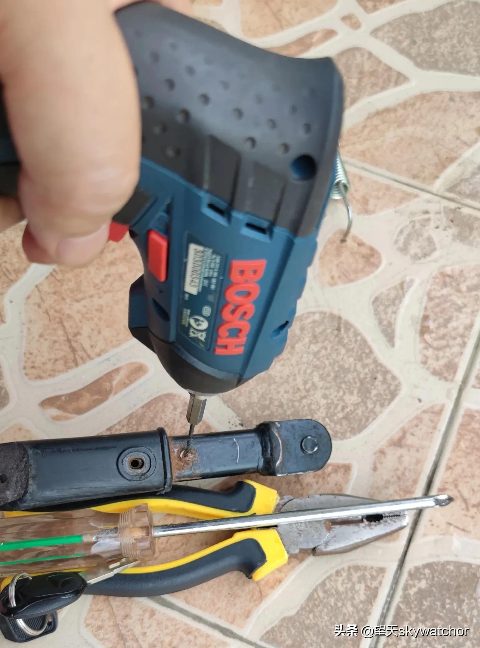 雅迪电动车脚撑安装,雅迪电动车侧脚撑的设计和维修