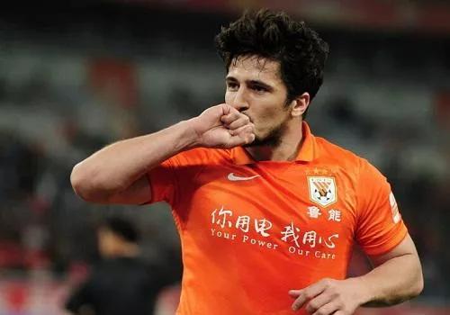 星光璀璨的泰山攻击群，盘点历代前锋前腰，我爱山东泰山系列文章