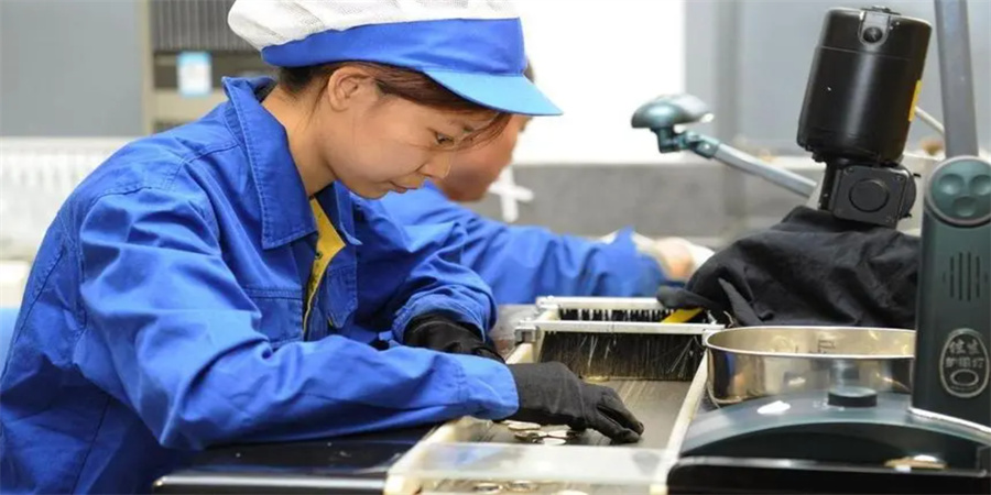 哪里有招女工五十左右的,在哪里工厂只招女工