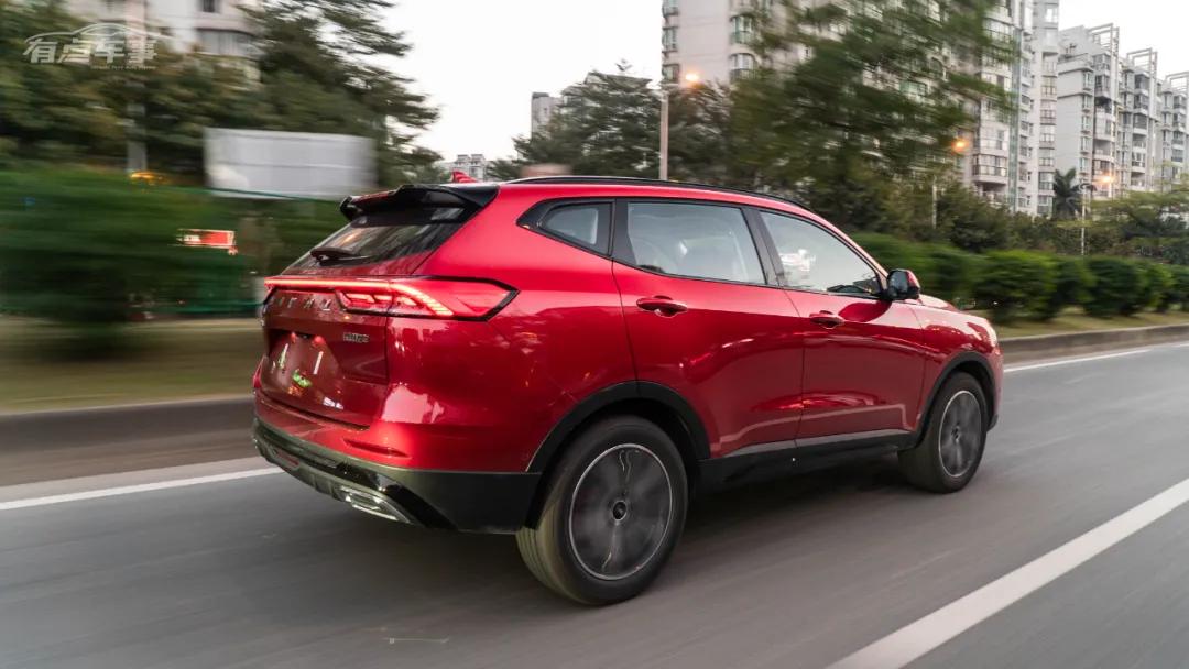 性价比高的家用车推荐哈弗h6,高性价比suv哈弗h61万