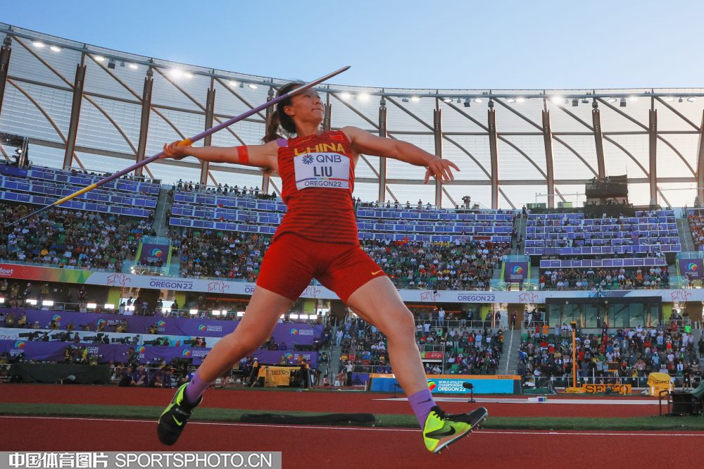 *会两**上“她们”在闪光