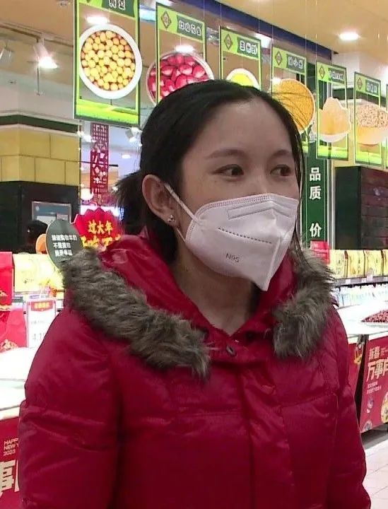 春节将至年味浓年货市场购销两旺,新春走基层消费热情高监管不停歇