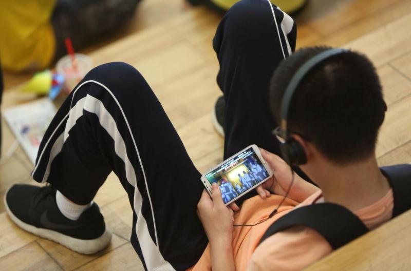 小学生沉迷游戏8天花两万,小学生沉迷游戏8天花掉爷爷2万多