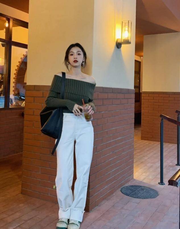 今年流行裤子不皱有垂感,今年裤子流行红色吗