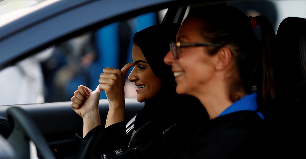 卡塔尔为什么花2000亿办世界杯,卡塔尔为什么花200亿元办世界杯