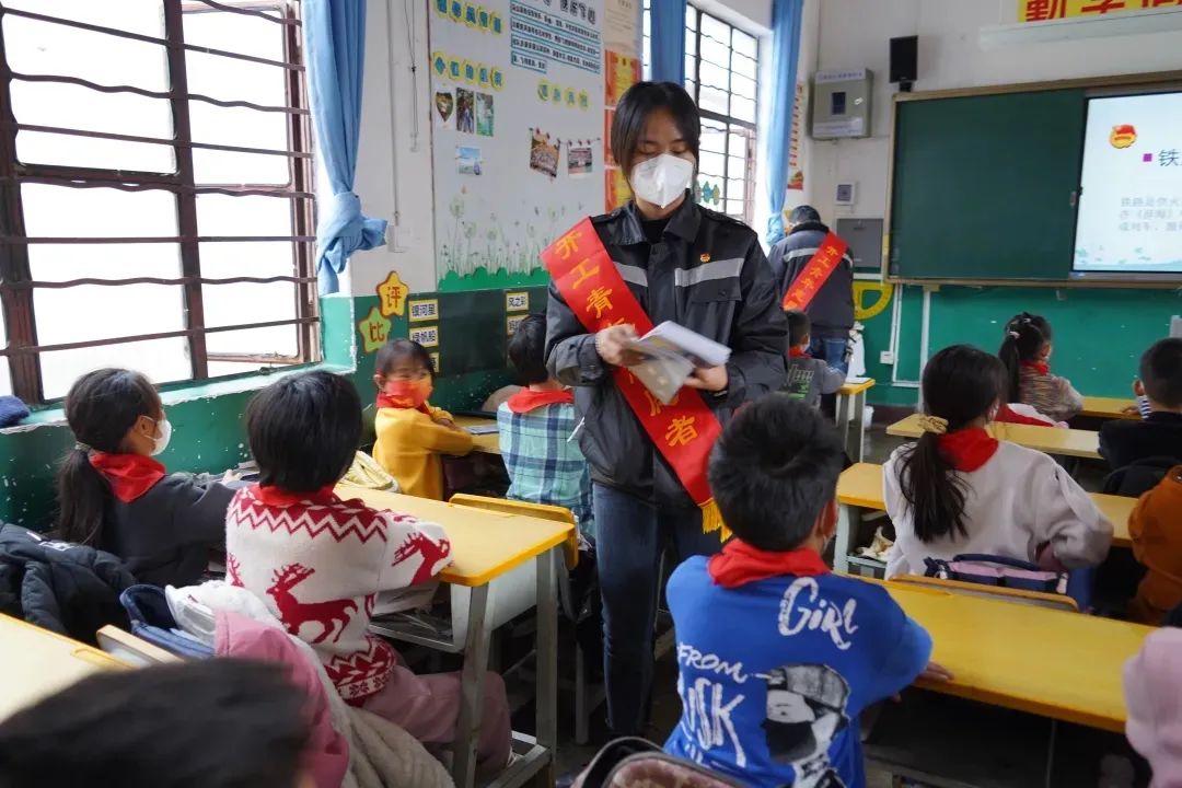 高铁爱路护路宣传视频,铁路爱路护路宣传视频昆明