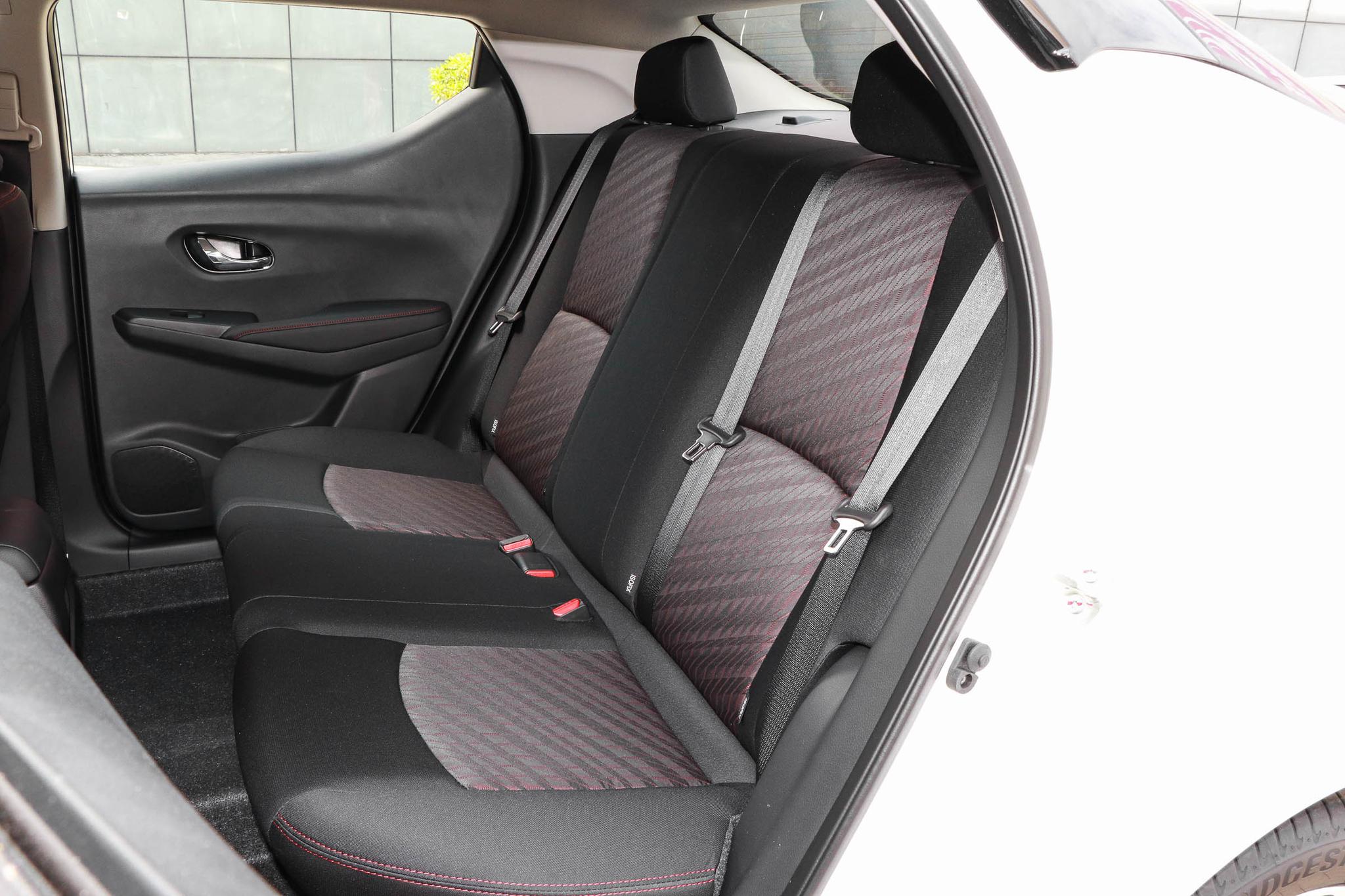 19款日产蓝鸟自动挡油耗是多少,2007款日产蓝鸟油耗接近10个油