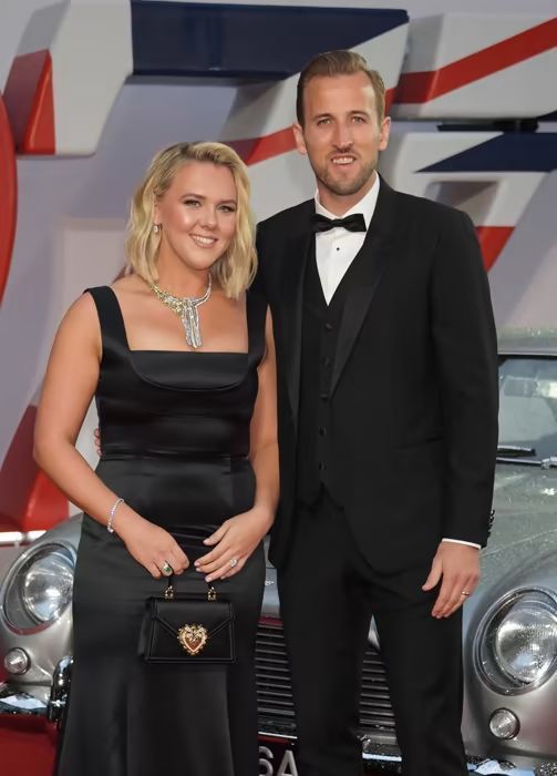 凯恩拿过几次世界杯,凯恩为什么长期缺阵