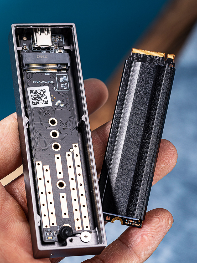 买个固态硬盘做移动硬盘可行,买个固态硬盘自己能装吗