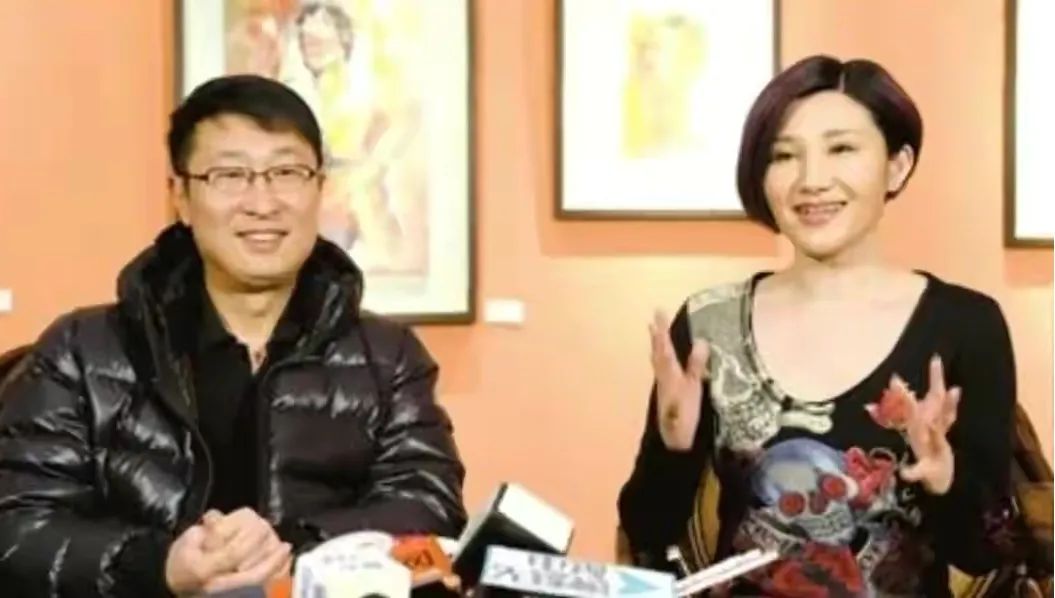 四大丑男演员娶到四大美女,又矮又丑男演员且娶了漂亮的老婆