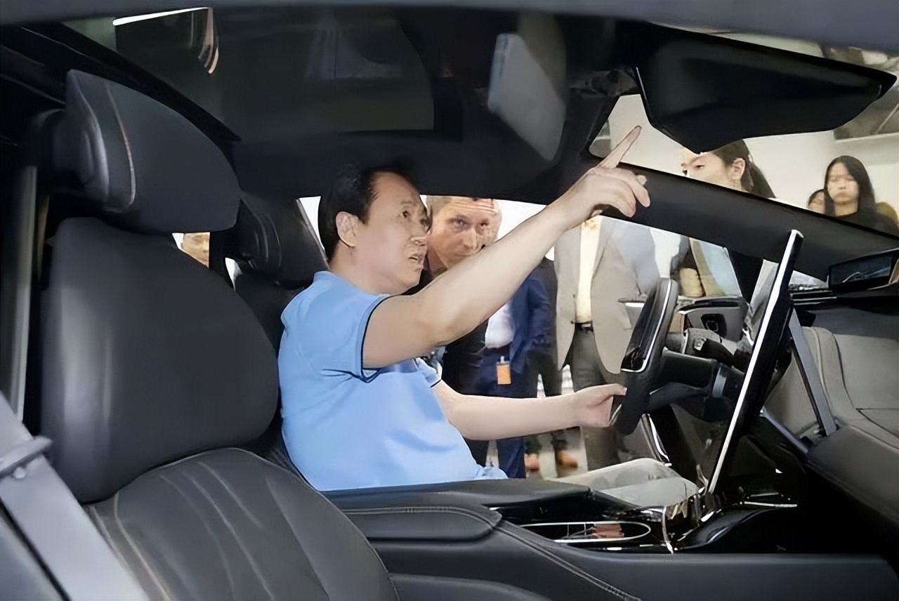 许家印20亿伦敦豪宅出售,许家印恒大造多少套房子