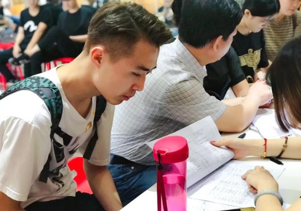 今年报考很火爆的四个专业薪资高,薪资水平高但是冷门的专业