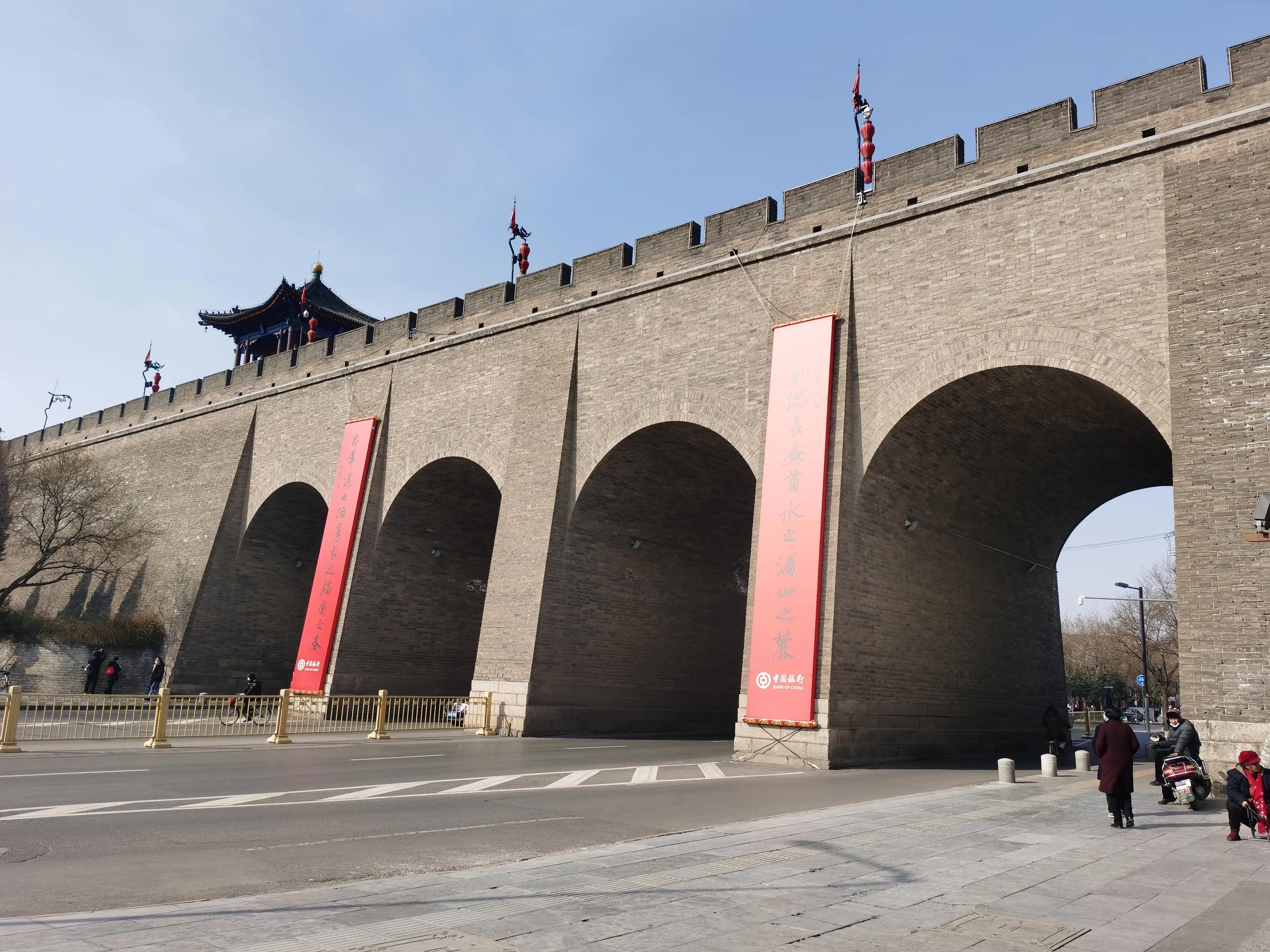 西安城墙城砖为什么是1984,西安城墙的砖全是现代的吗