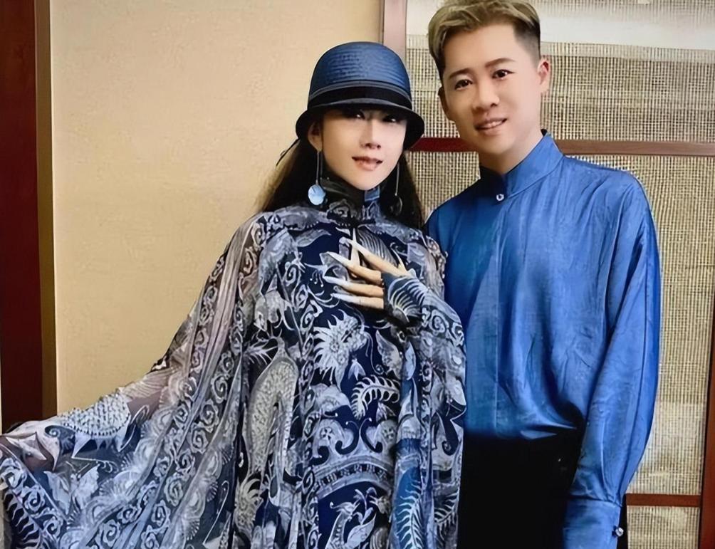 杨丽萍生活起居需要男助理照顾,杨丽萍的生活问题怎么解决