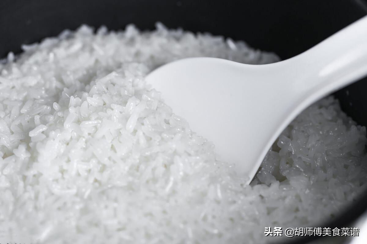 蒸米饭加水小技巧,蒸米饭别总加水教你一招