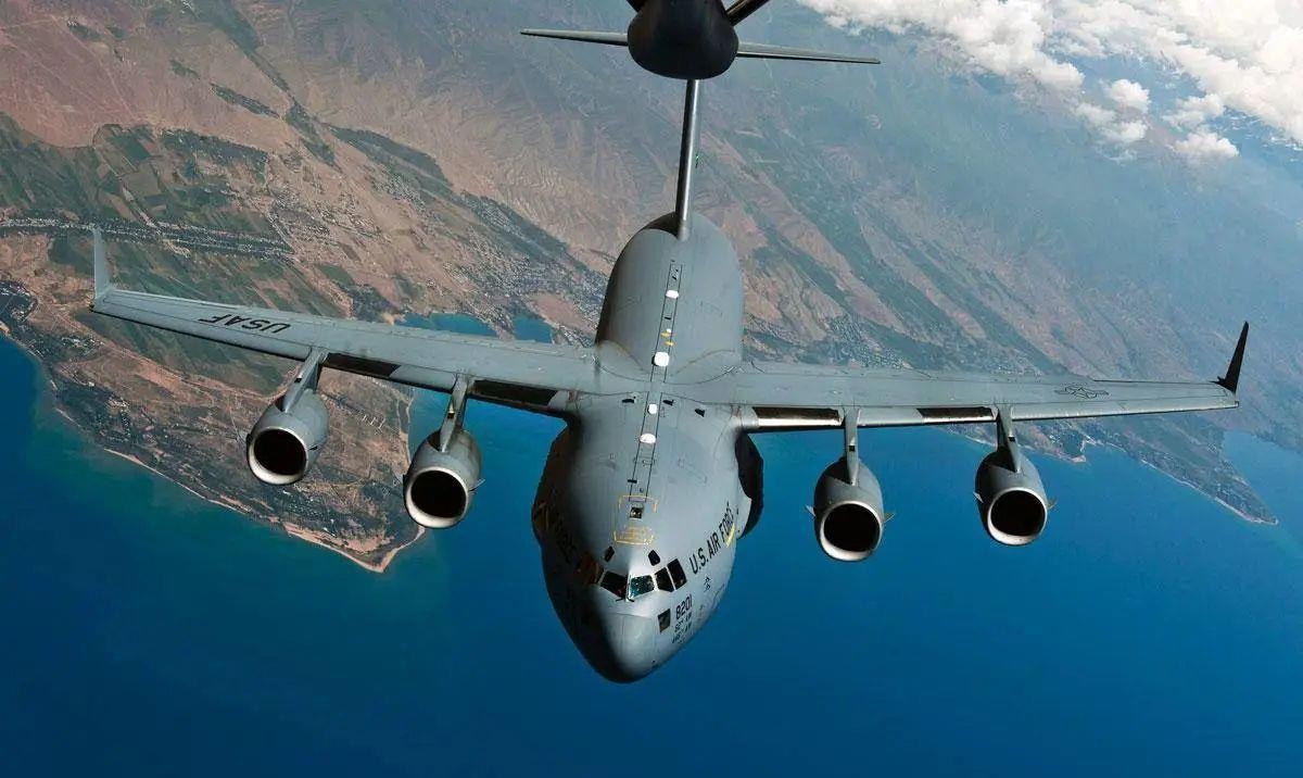 美军c17运输机在沙地降落,美军c17运输机阿富汗起飞