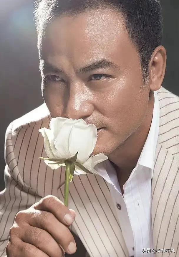 任达华买中山哪里的房子,任达华低调现身富人区看房