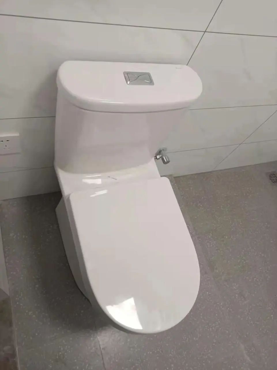 壁挂马桶好冲吗,非承重墙可以装壁挂马桶吗