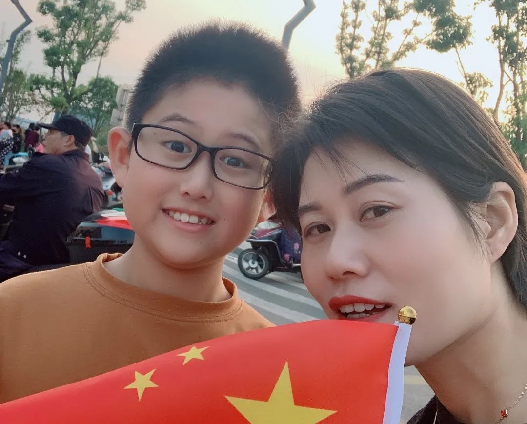 80后宝妈辞职带娃再次创业,宝妈带娃创业月入5位数