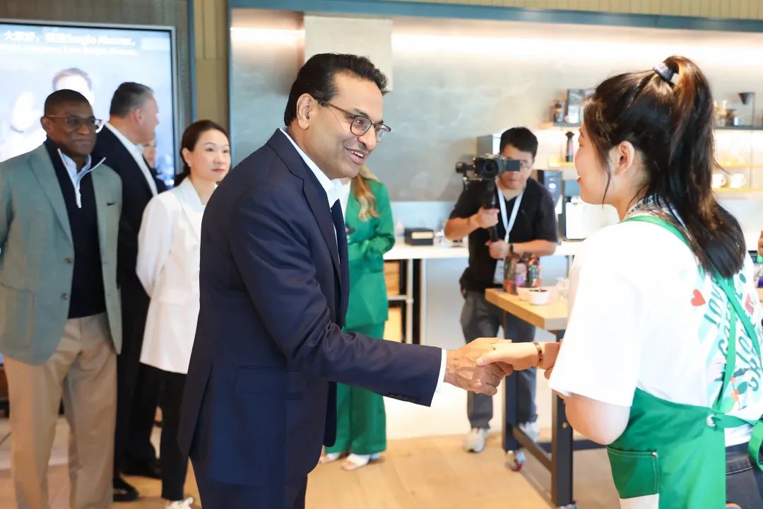 星巴克扩大投资,星巴克在华的发展初期