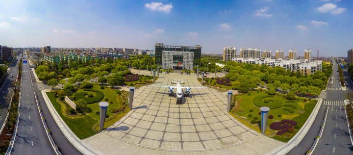 “枫叶飘香，美景靖江”