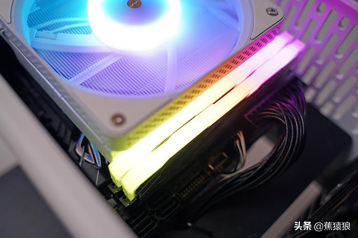 12600K+STRIXB660-I+RTX3060，AKLLAA5立式ITX机箱装机展示