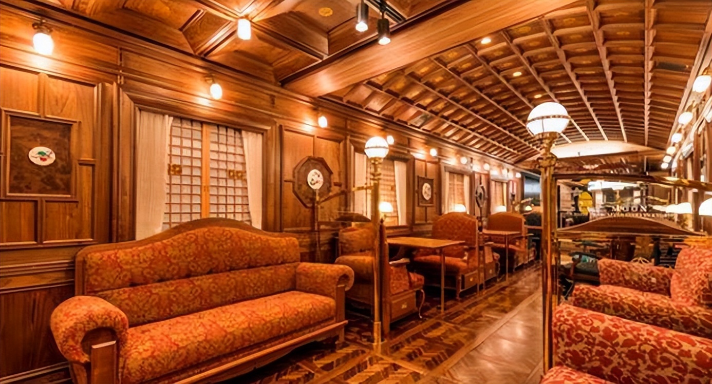 跨越八省的豪华列车，包厢为双人间，带卫生间，铁轨上的移动酒店